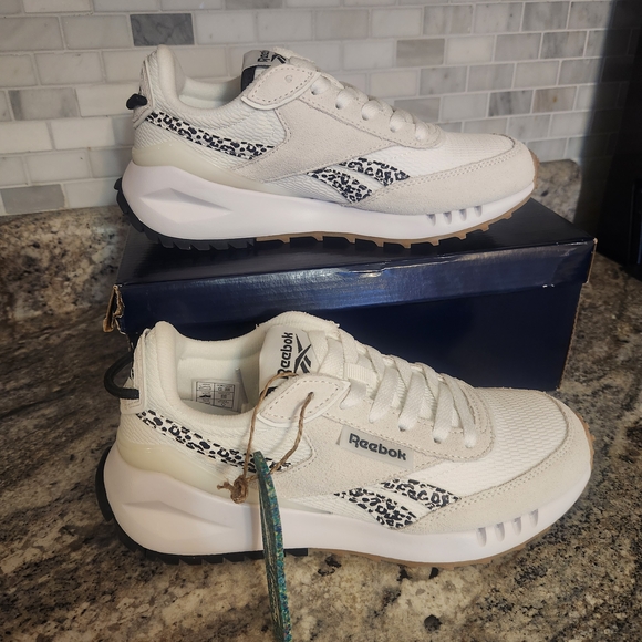 Reebok Shoes - Reebok White and Black Athletic Shoes